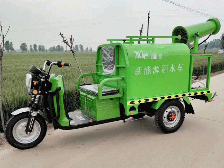 电动洒水车.gif