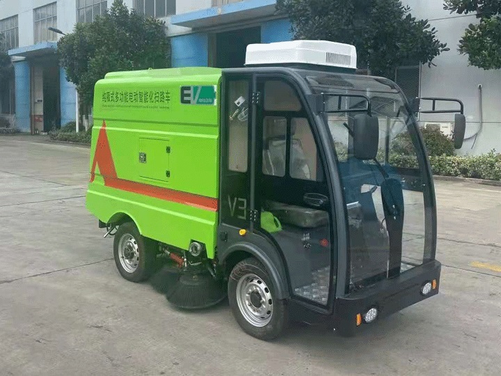 四轮清扫车.jpg